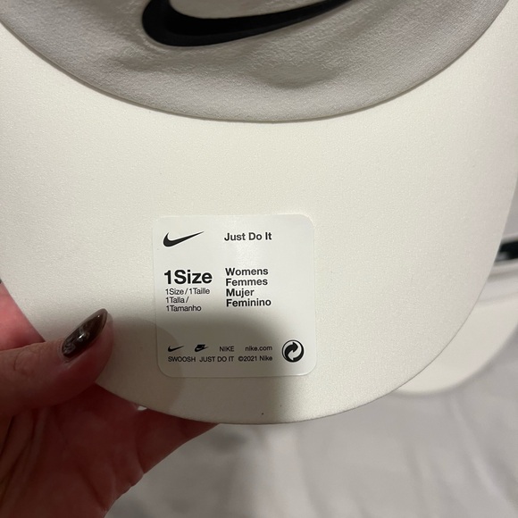 Two white Nike visors - Picture 2 of 11